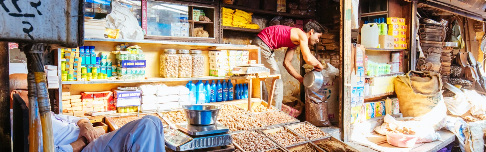 Exploring Chor Bazaar: Mumbai’s Famous Thieves Market