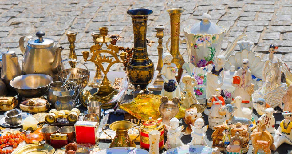 Exploring Chor Bazaar: Mumbai’s Famous Thieves Market