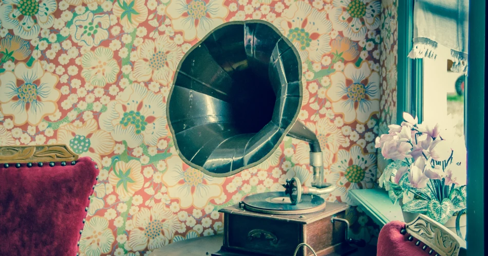 Exploring Chor Bazaar: Mumbai’s Famous Thieves Market