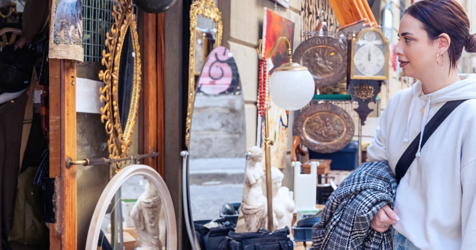 Exploring Chor Bazaar: Mumbai’s Famous Thieves Market