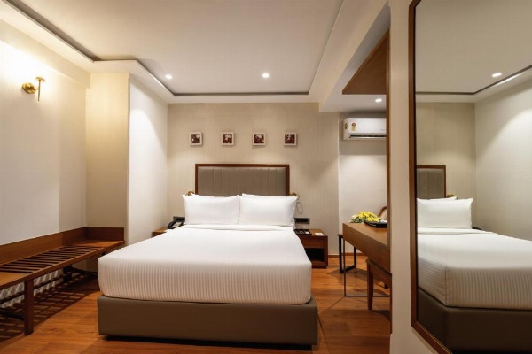 The Shalimar Hotel, Kemps Corner image 9